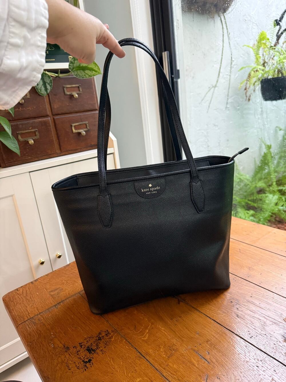 Kate Spade Lori Tote | Pebbled Faux Leather | Black | Zipper Shoulder Bag